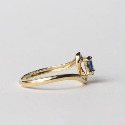 9ct sapphire & diamond twist ring