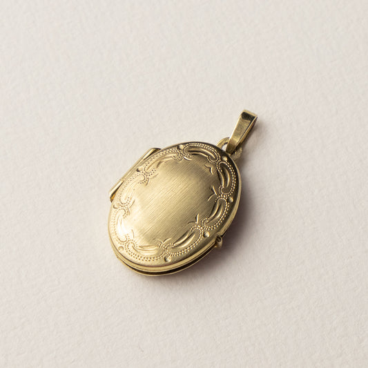 8 carat gold locket pendant