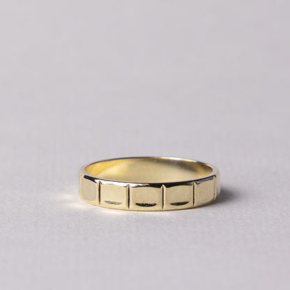 14 carat gold band ring