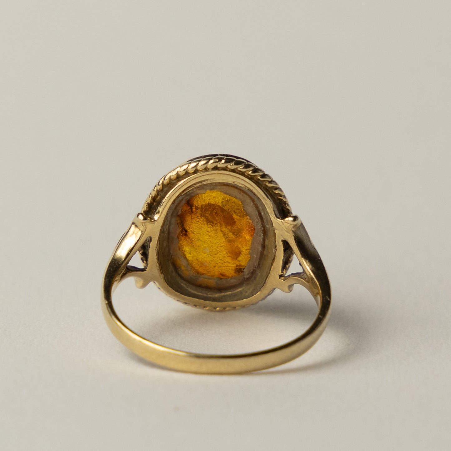 9 carat amber gemstone ring
