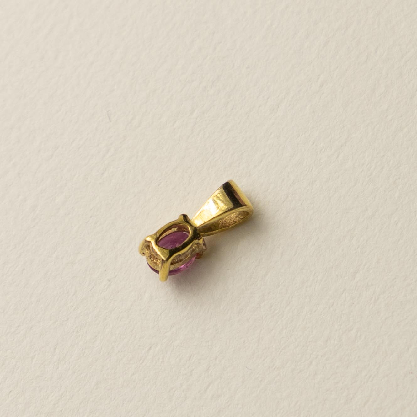 9ct pink sapphire pendant