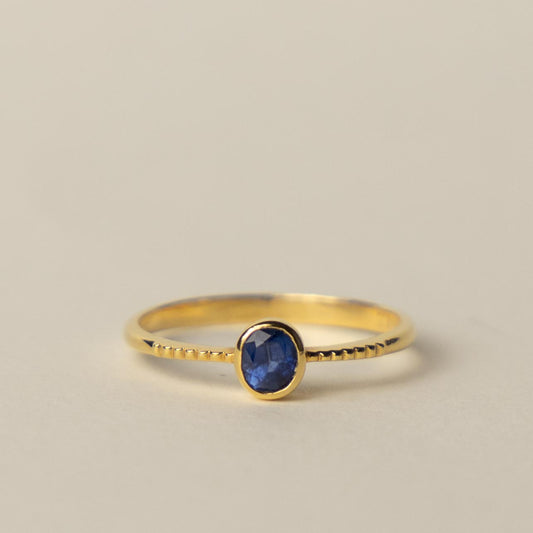 18ct sapphire solitaire