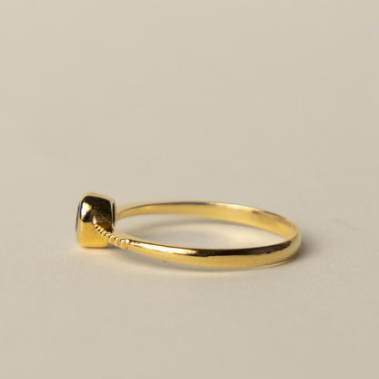18ct sapphire solitaire