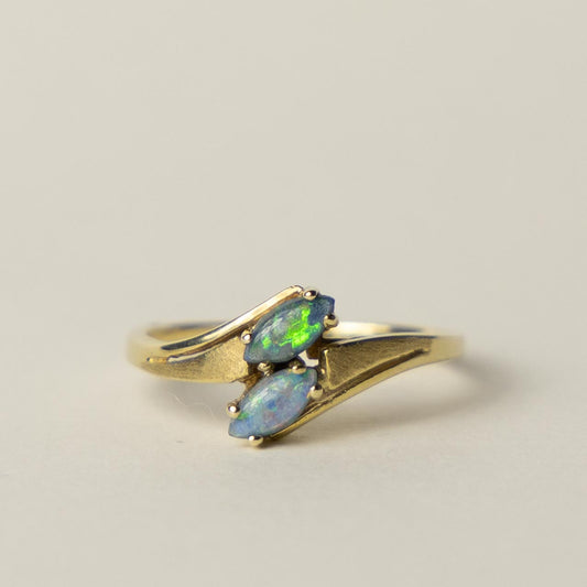 8ct opal twist ring