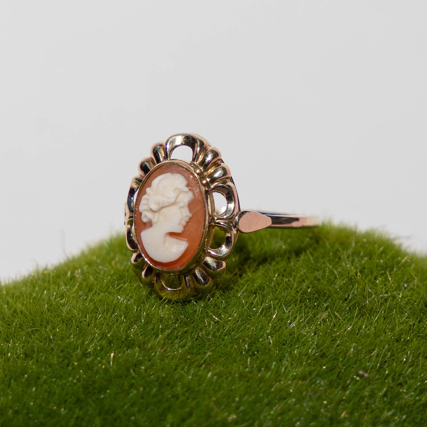 14 carat gold cameo ring