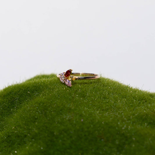 14 carat gold floral zirconia ring