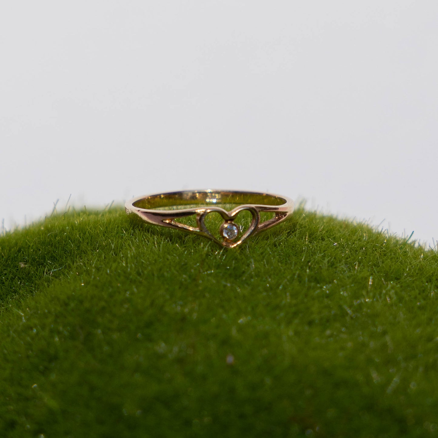 14 carat gold heart ring with diamond