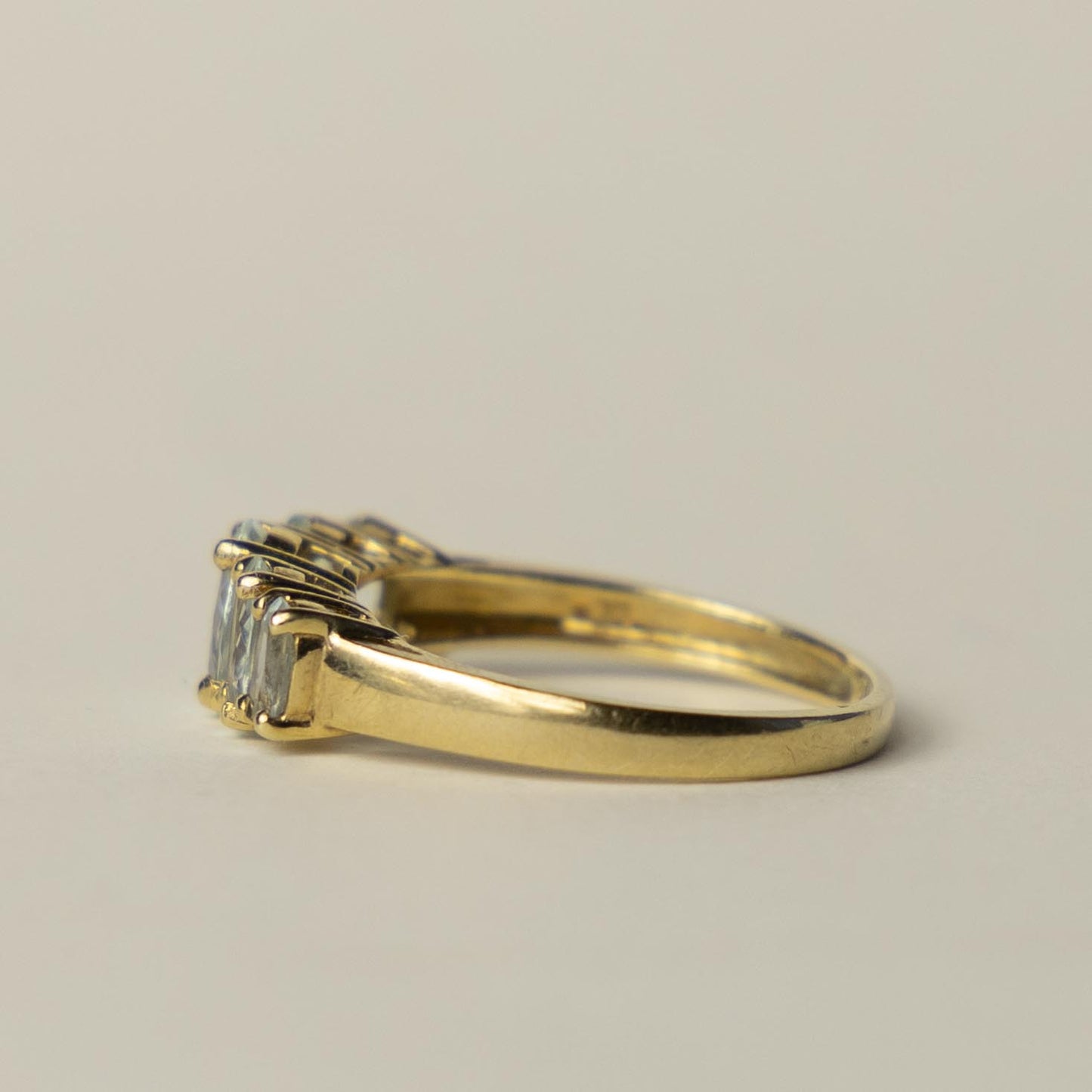 9ct aquamarijn rijring