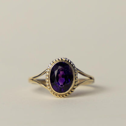9ct amethyst solitaire ring