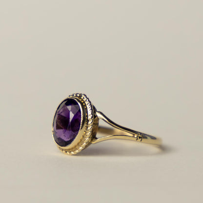 9ct amethyst solitaire ring