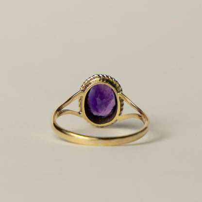 9ct amethyst solitaire ring