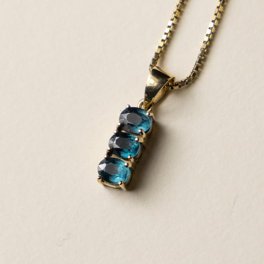 9ct blue topaz pendant