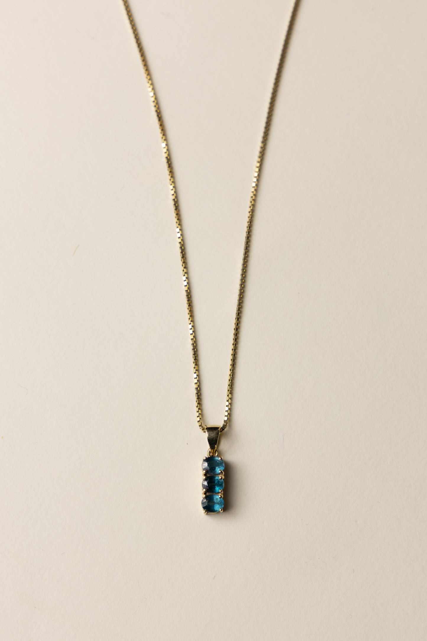 9ct blue topaz pendant
