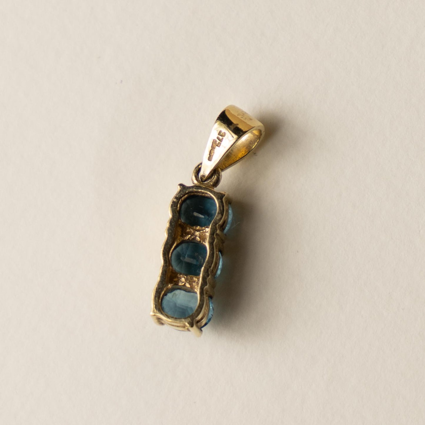 9ct blue topaz pendant