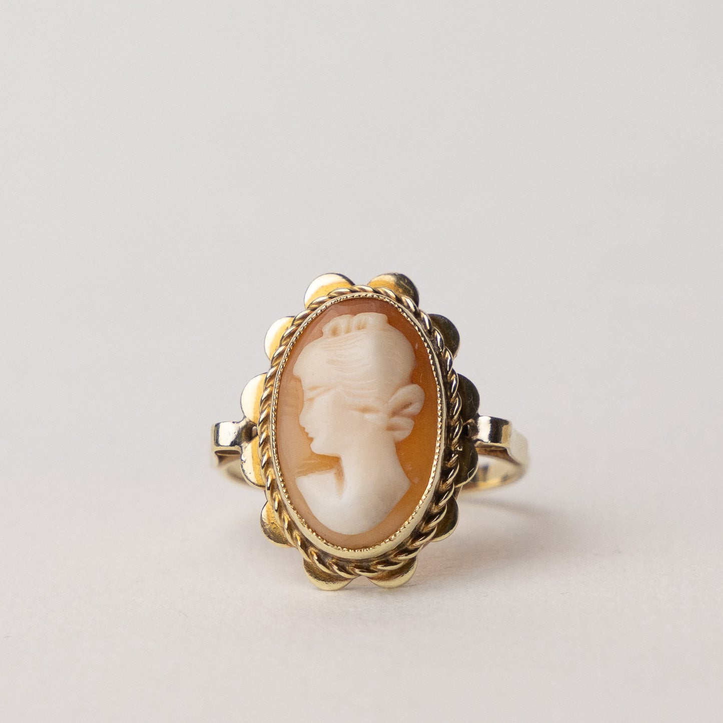 vintage 14 carat gold camee ring