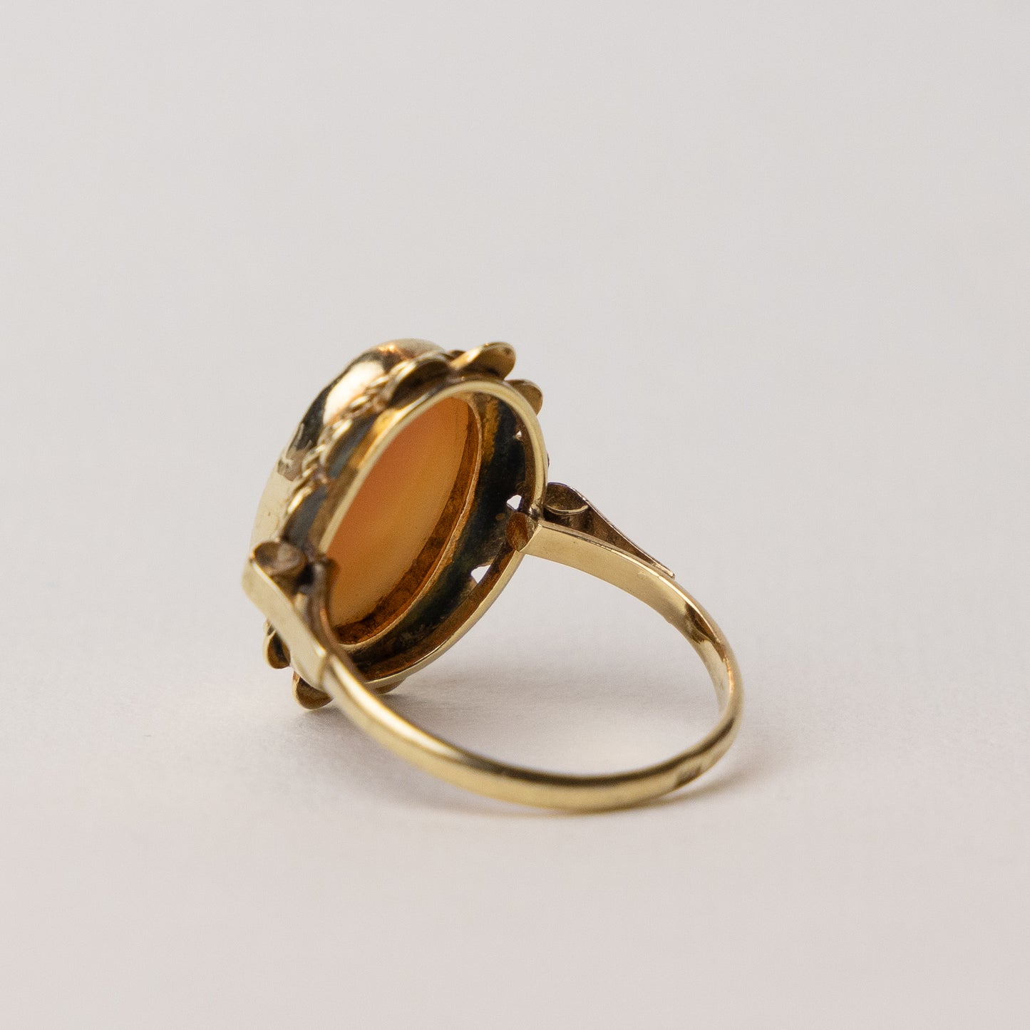 vintage 14 carat gold camee ring