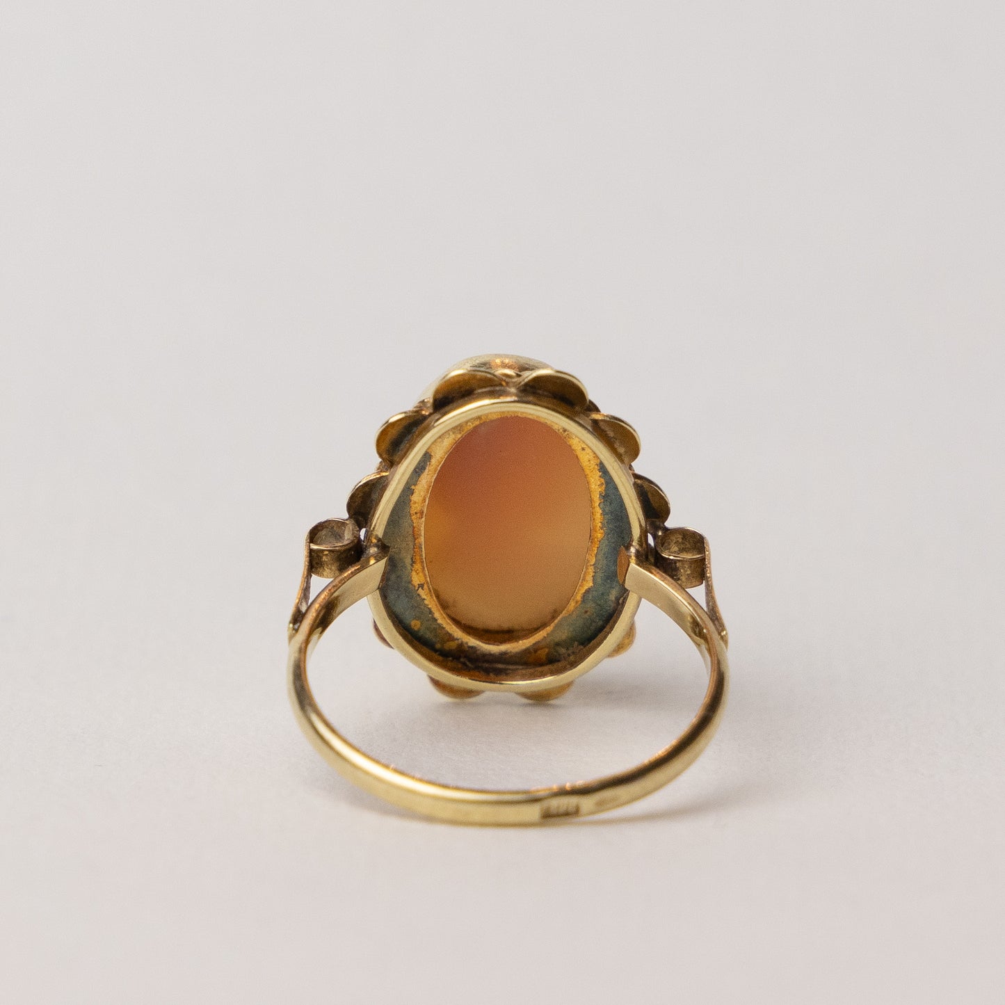 vintage 14 carat gold camee ring