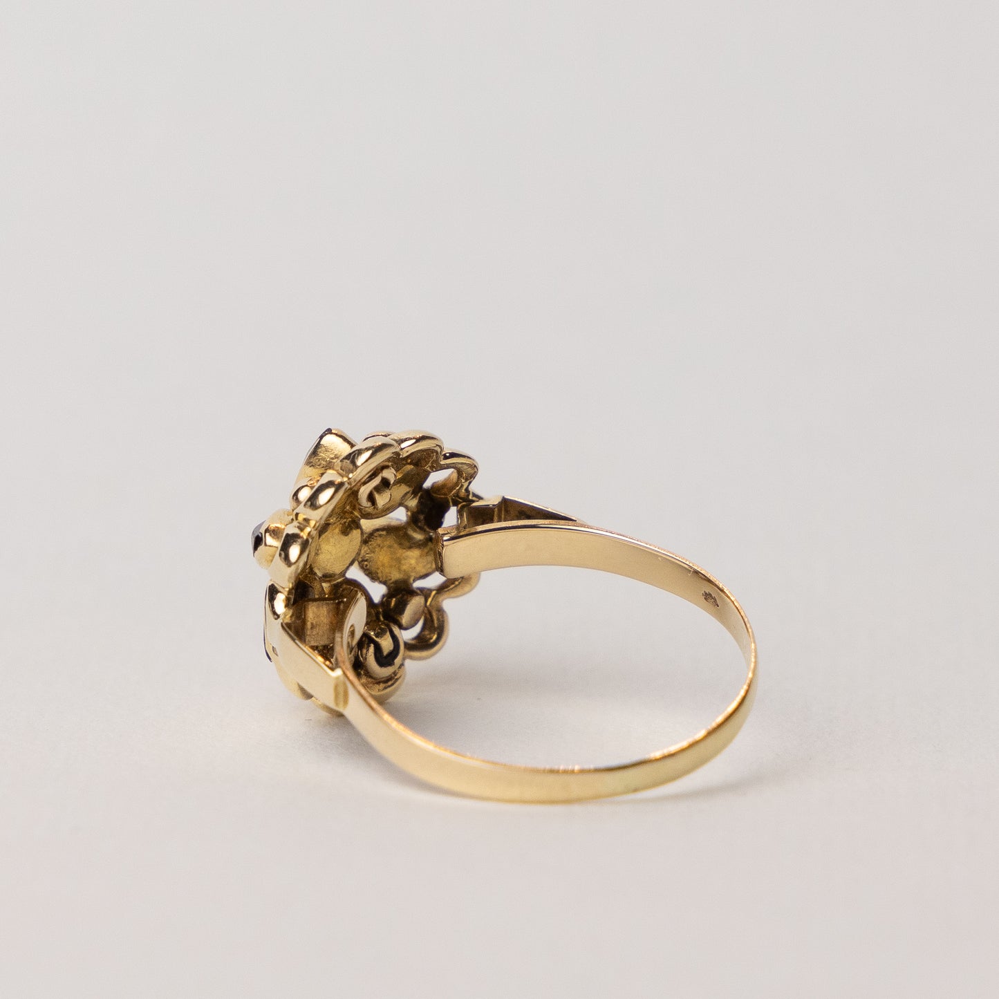 vintage 14 carat gold garnet flower ring