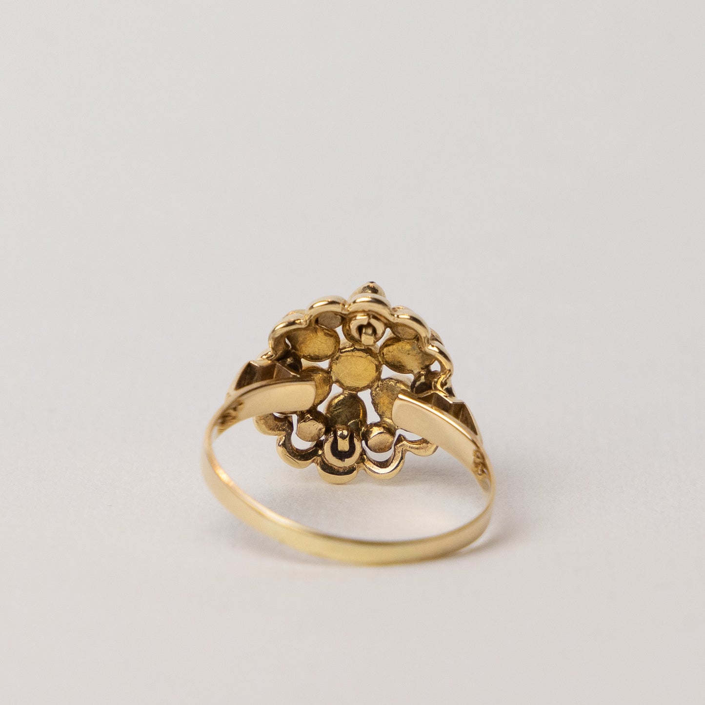 vintage 14 carat gold garnet flower ring