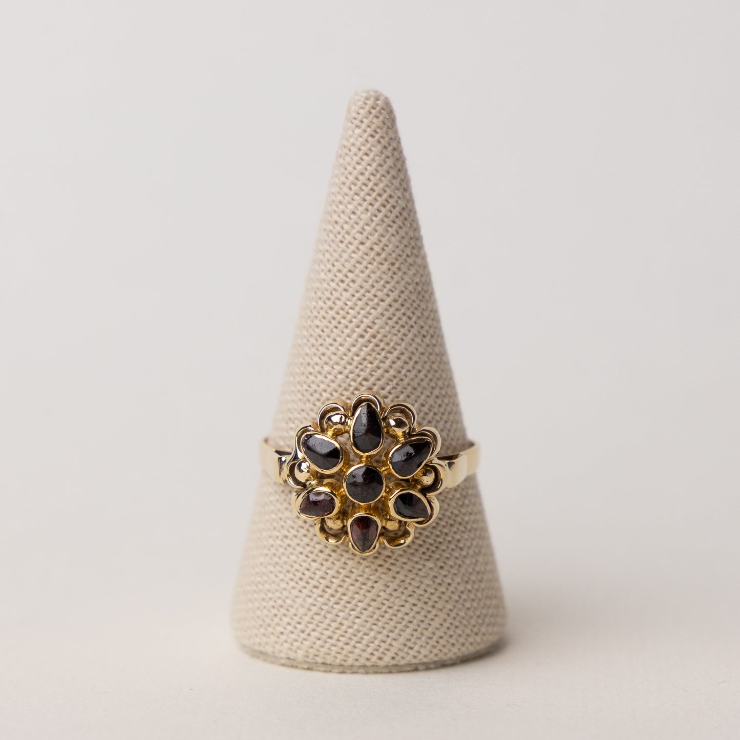 vintage 14 carat gold garnet flower ring