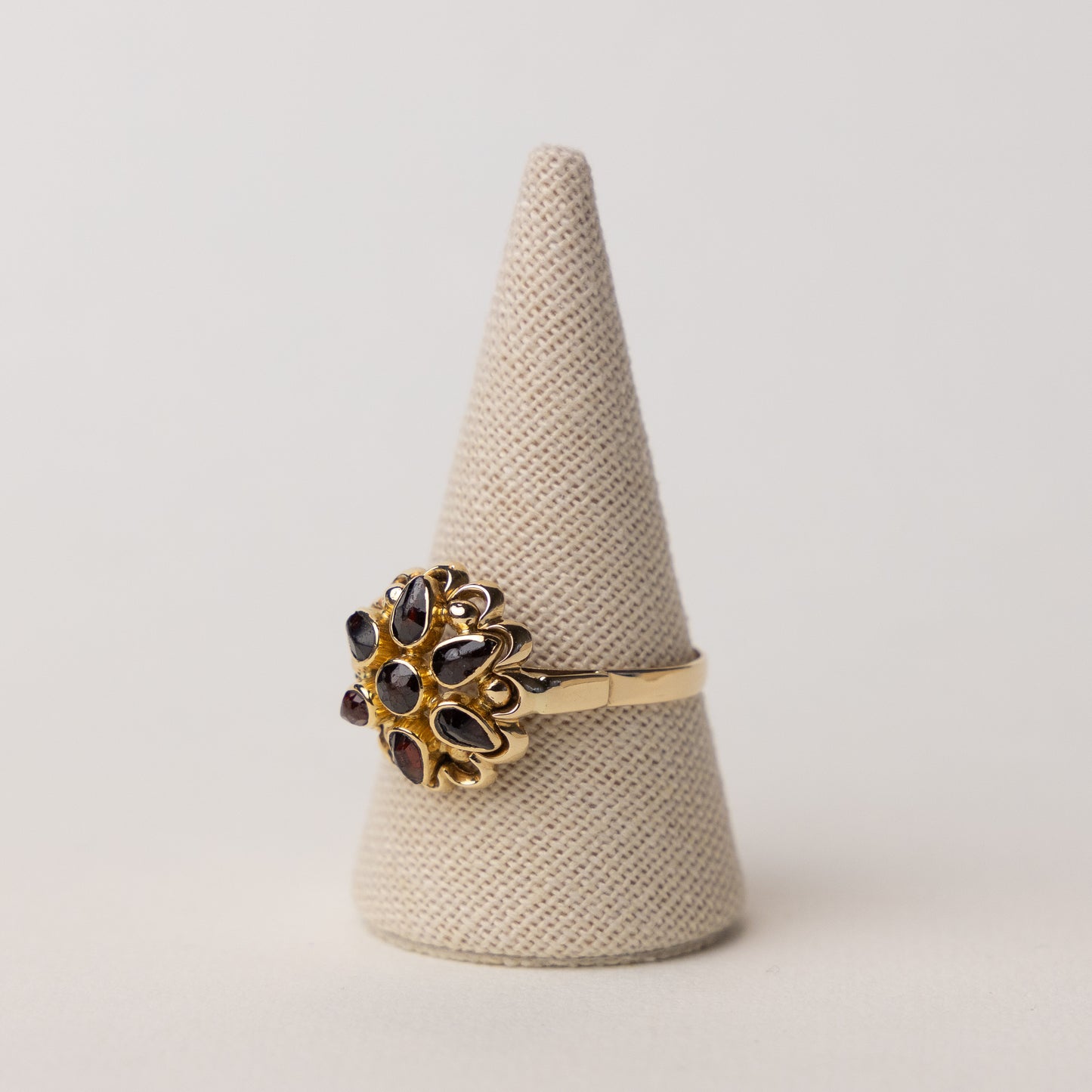 vintage 14 carat gold garnet flower ring