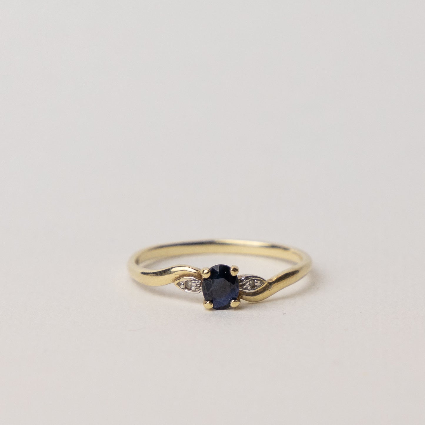 vintage 14 carat gold sapphire solitaire ring