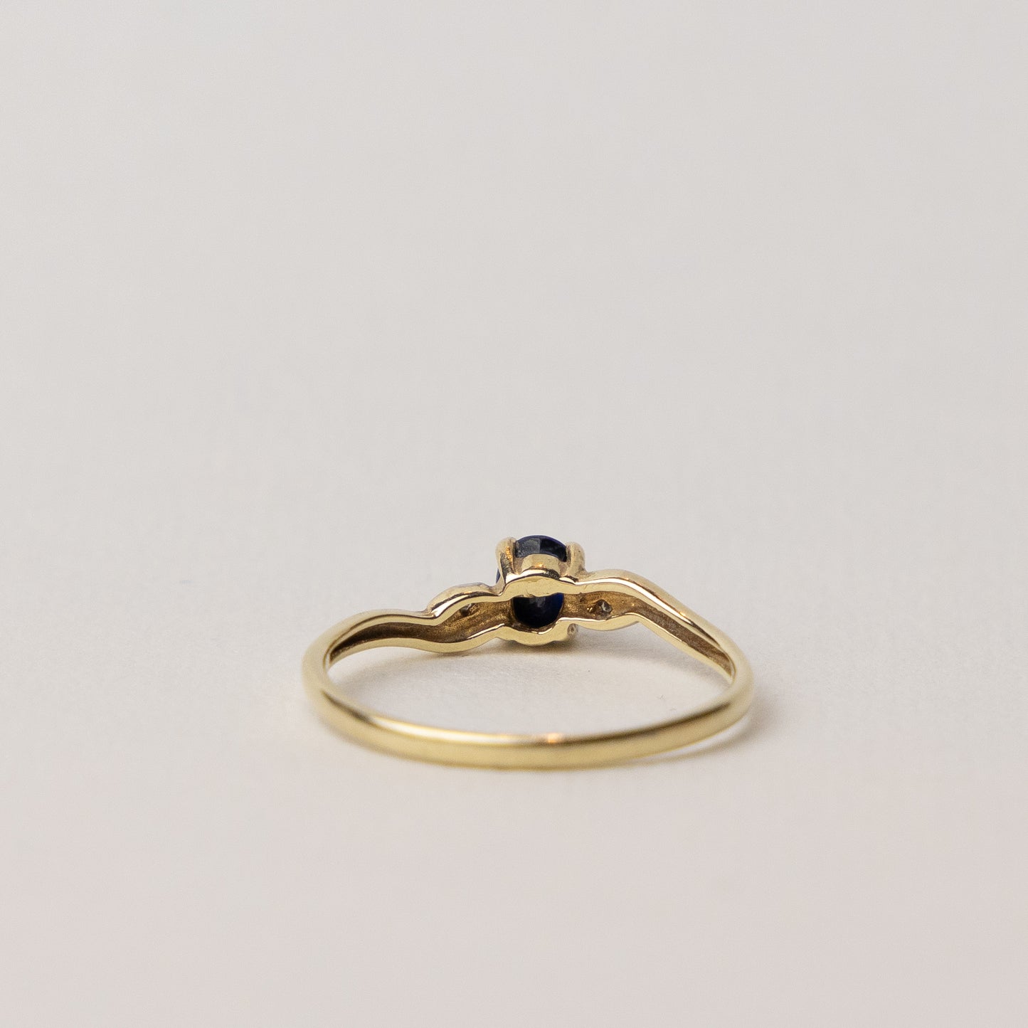 vintage 14 carat gold sapphire solitaire ring