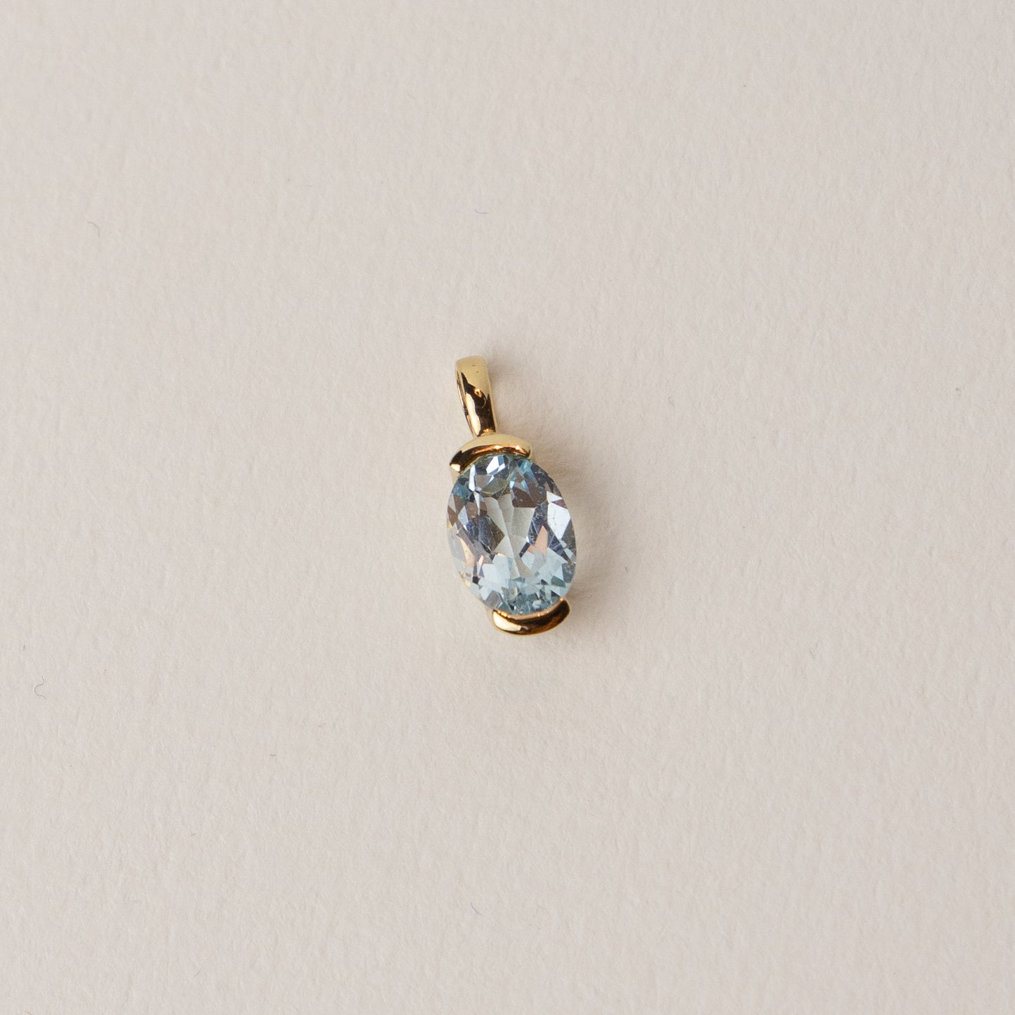 vintage 14 carat gold aquamarine pendant