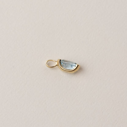 vintage 14 carat gold aquamarine pendant