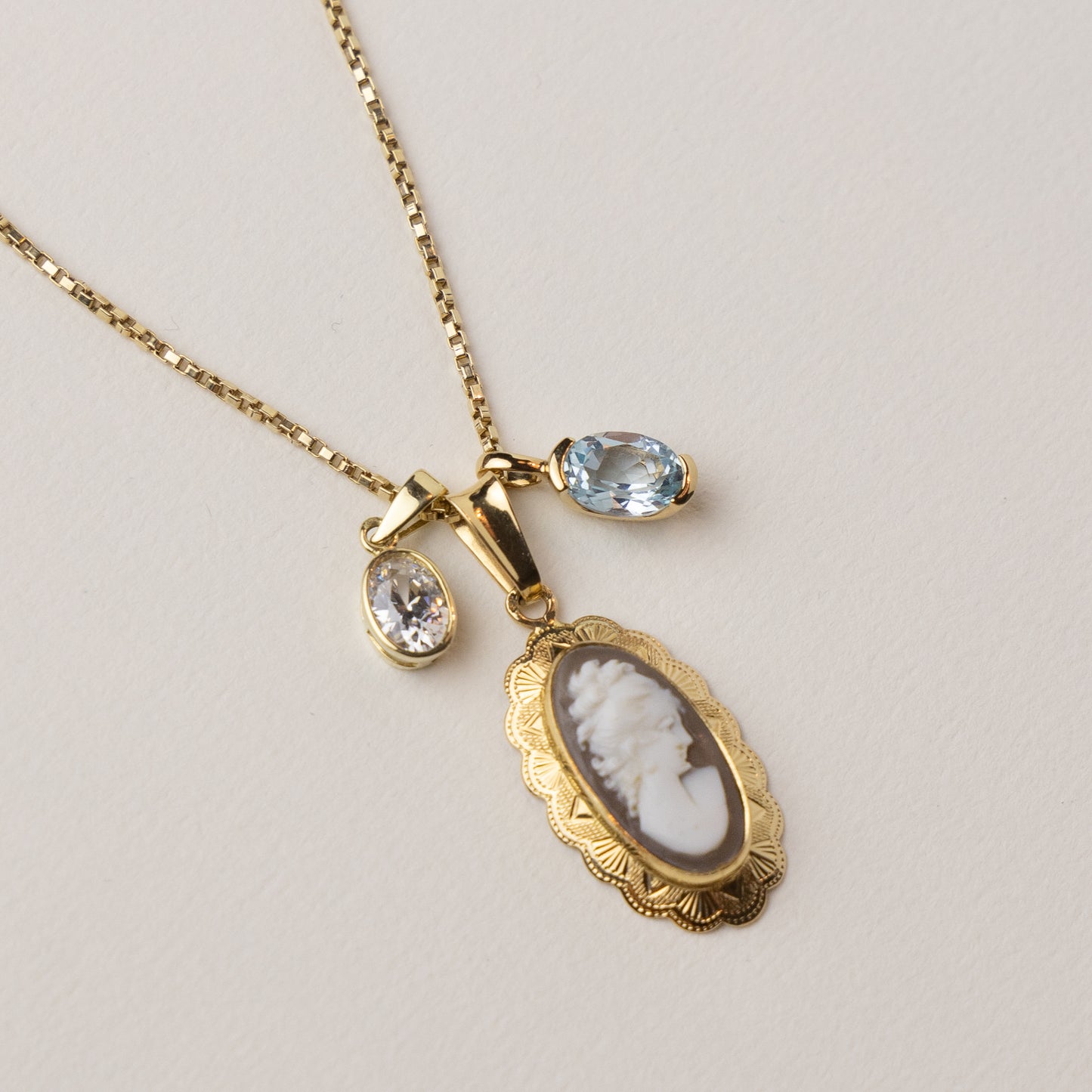 vintage 14 carat gold aquamarine pendant