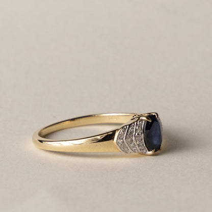 9ct sapphire & diamond solitaire
