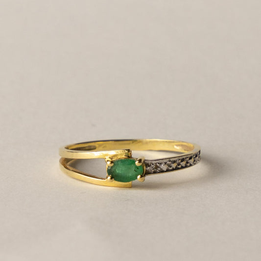 18ct emerald diamond ring