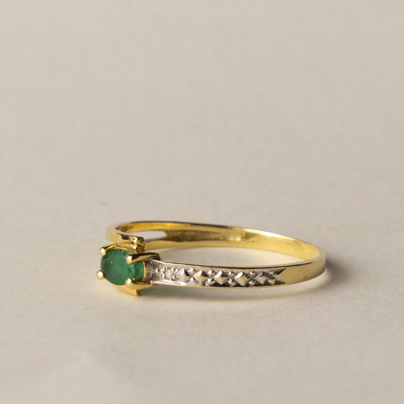 18ct emerald diamond ring
