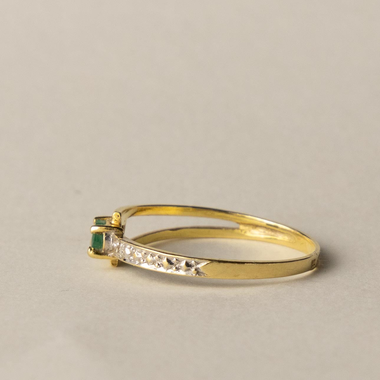 18ct emerald diamond ring