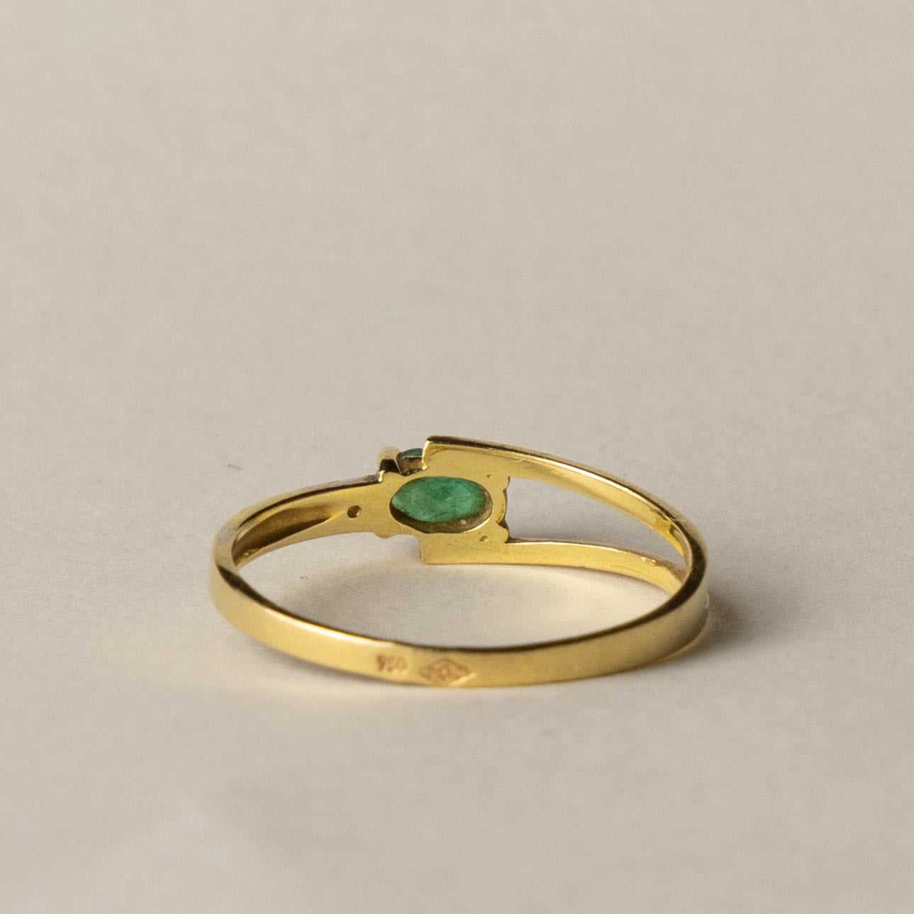 18ct emerald diamond ring