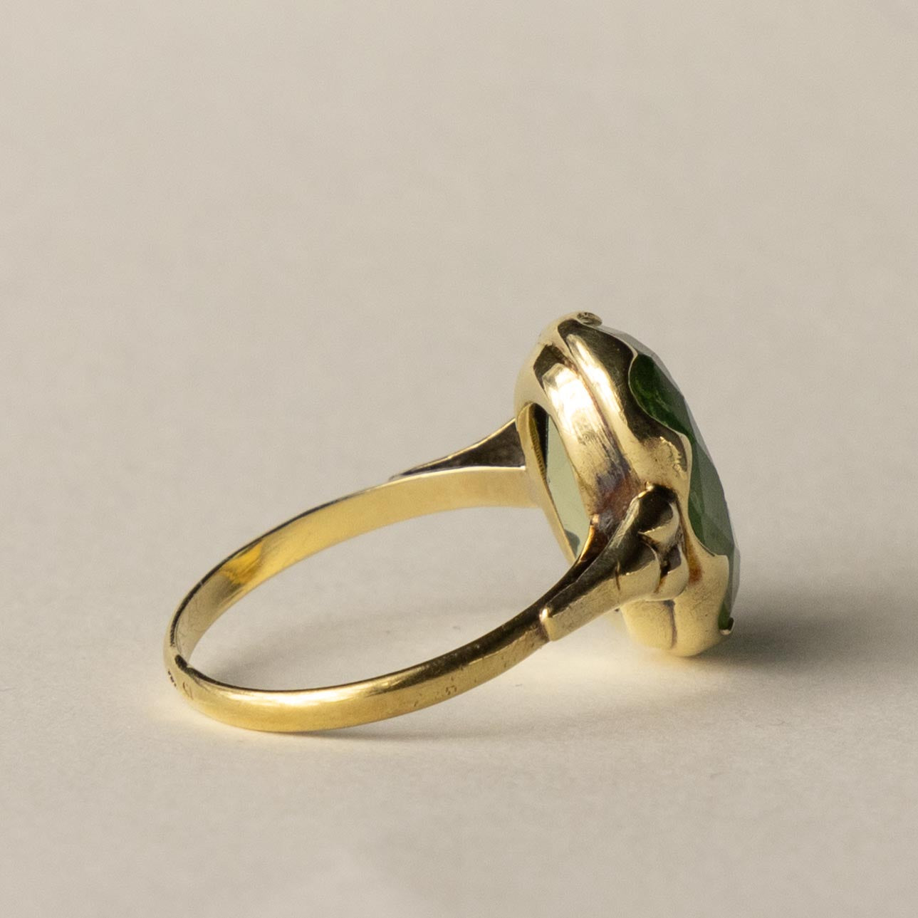 14ct spinel ring