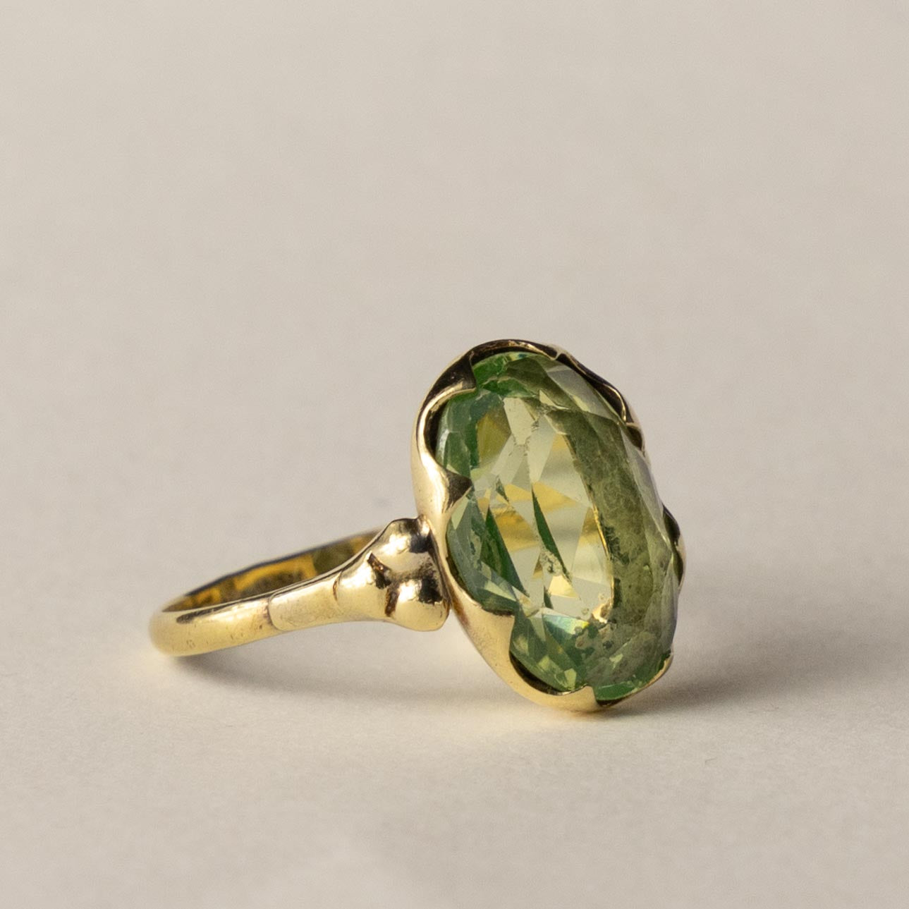 14ct spinel ring