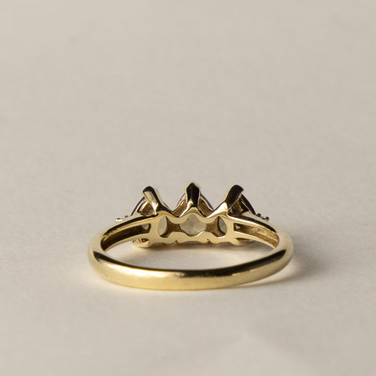 9ct color change garnet & diamond