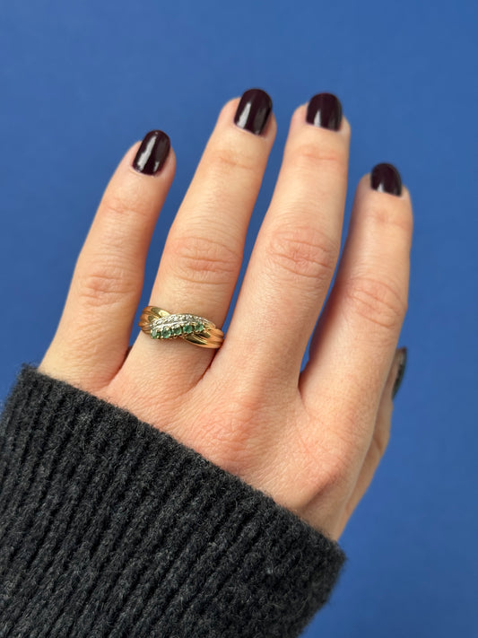 9ct emerald & diamond ring