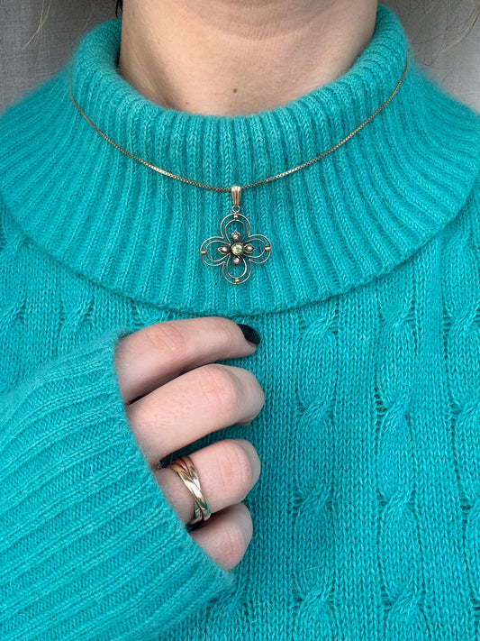 9ct Art Nouveau clover pendant