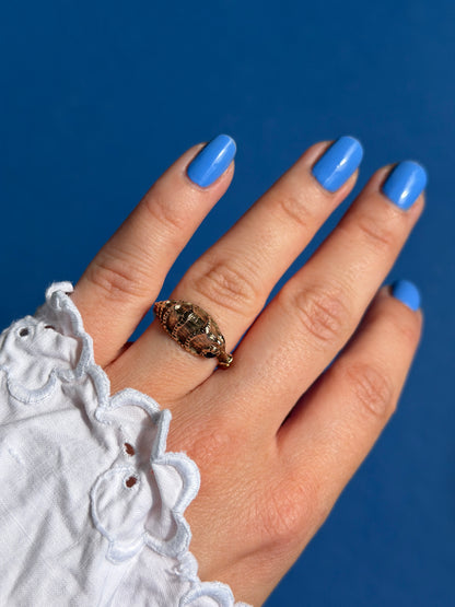 9ct seahorse sapphire ring