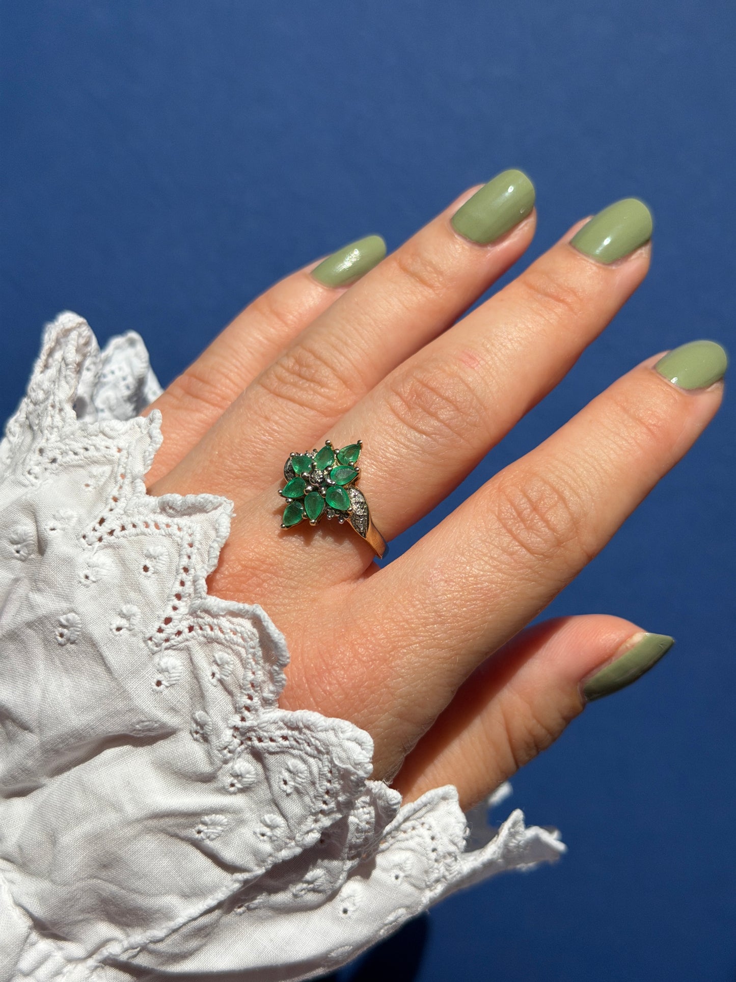 9ct emerald & diamond flower cluster ring