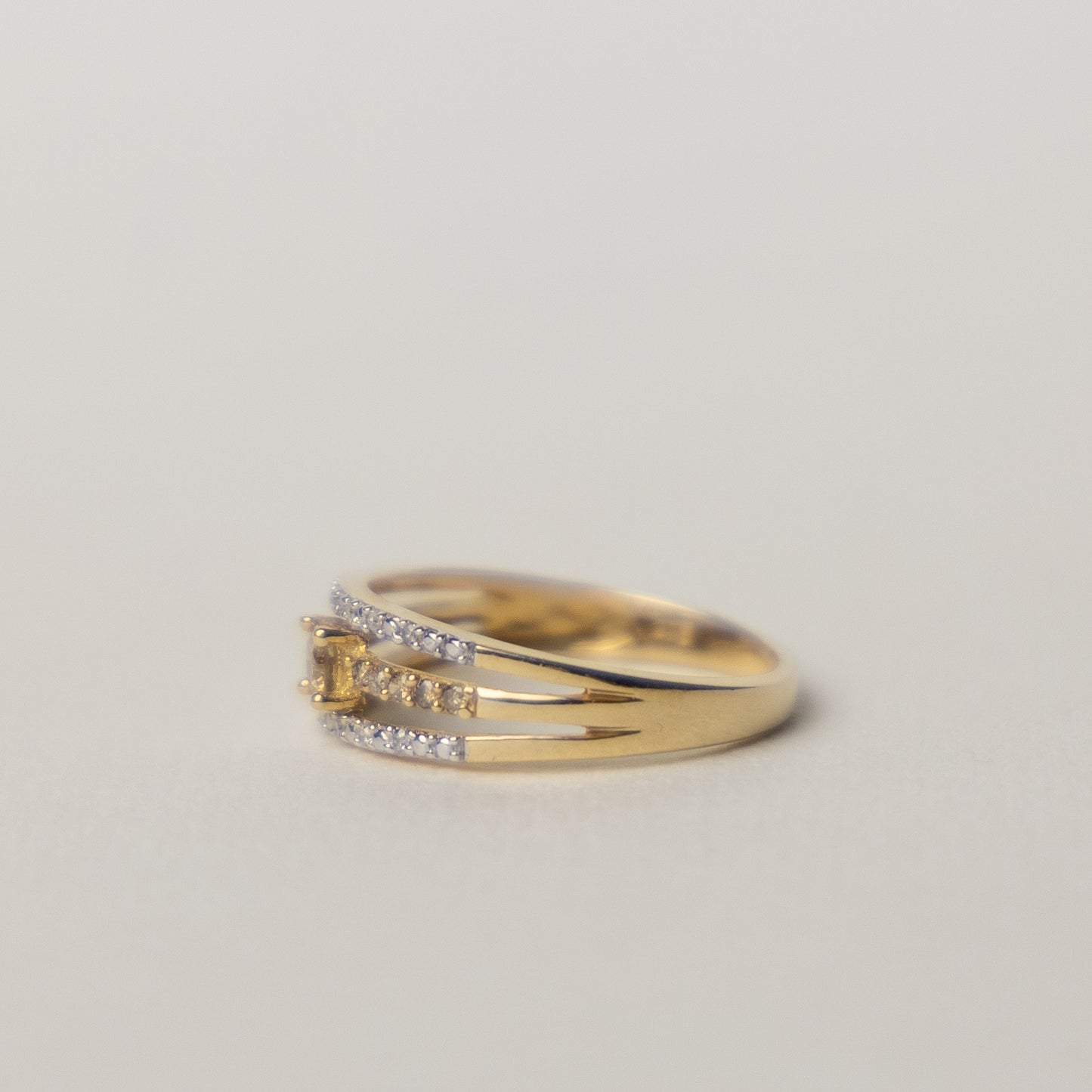 9 carat gold zirconia open band ring