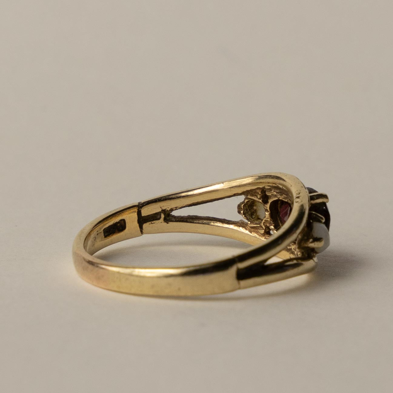 9ct garnet & opal ring