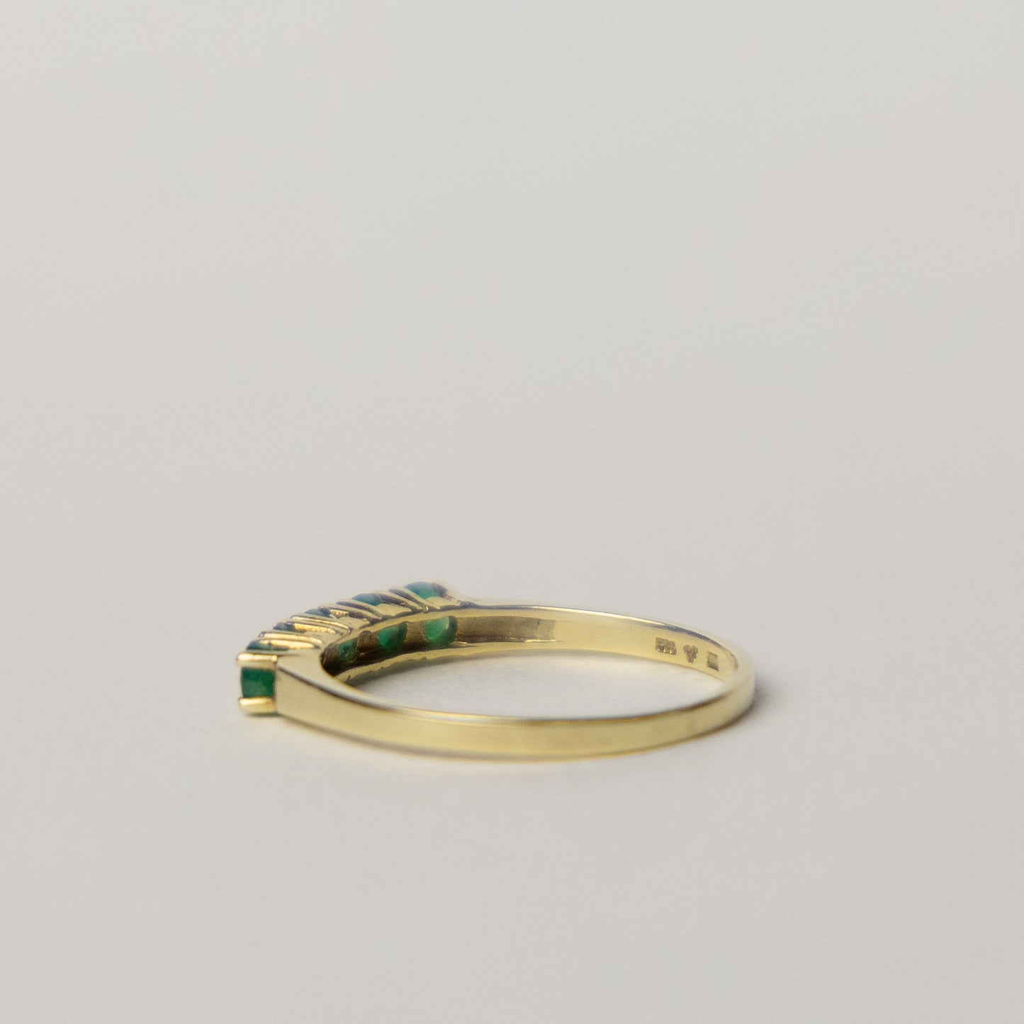 14 carat gold smaragd half eternity ring