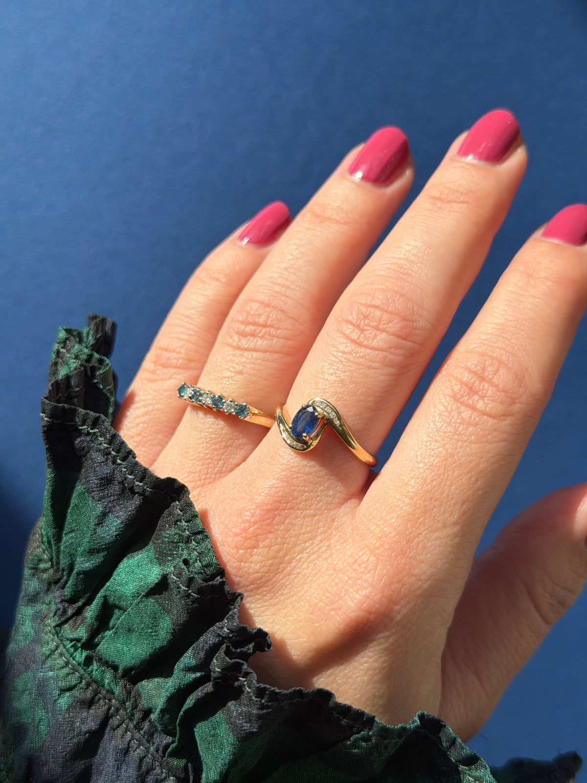 9ct sapphire & diamond twist ring