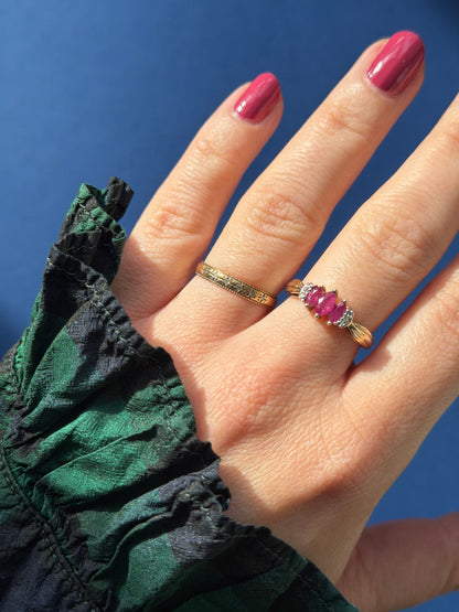9ct starburst diamond row ring