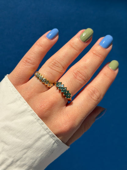 18ct diamond row twist ring
