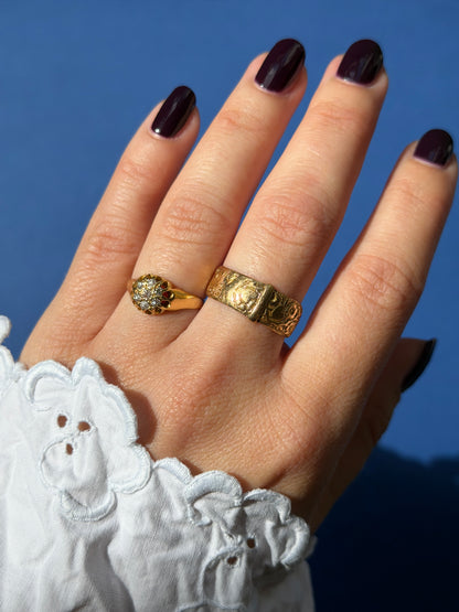 antique 18ct engraved wedding band ring