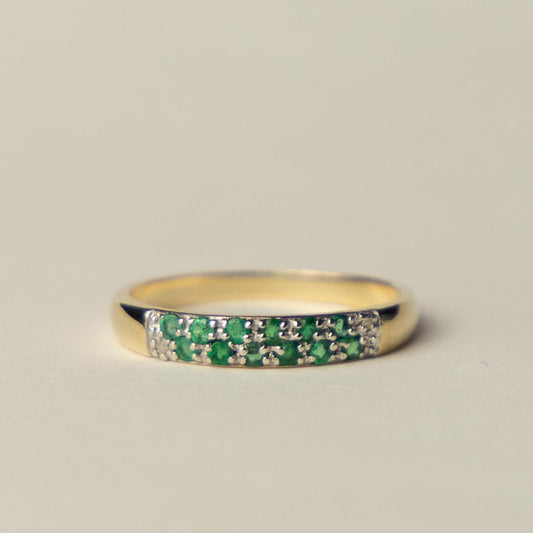 9ct emerald & diamond band ring